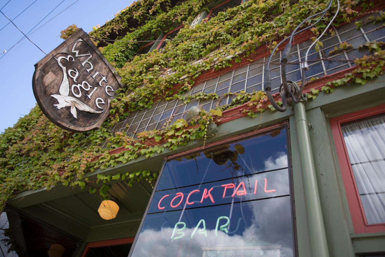 Mcmenamins White Eagle Rock & Roll Hotel Portland Exterior foto